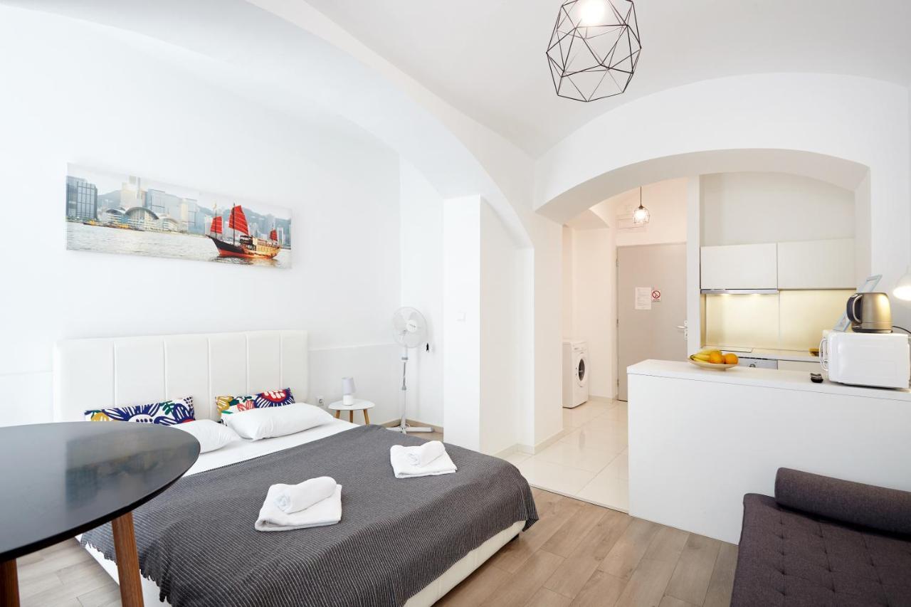 Prague Friendly Apartments In プラハ エクステリア 写真