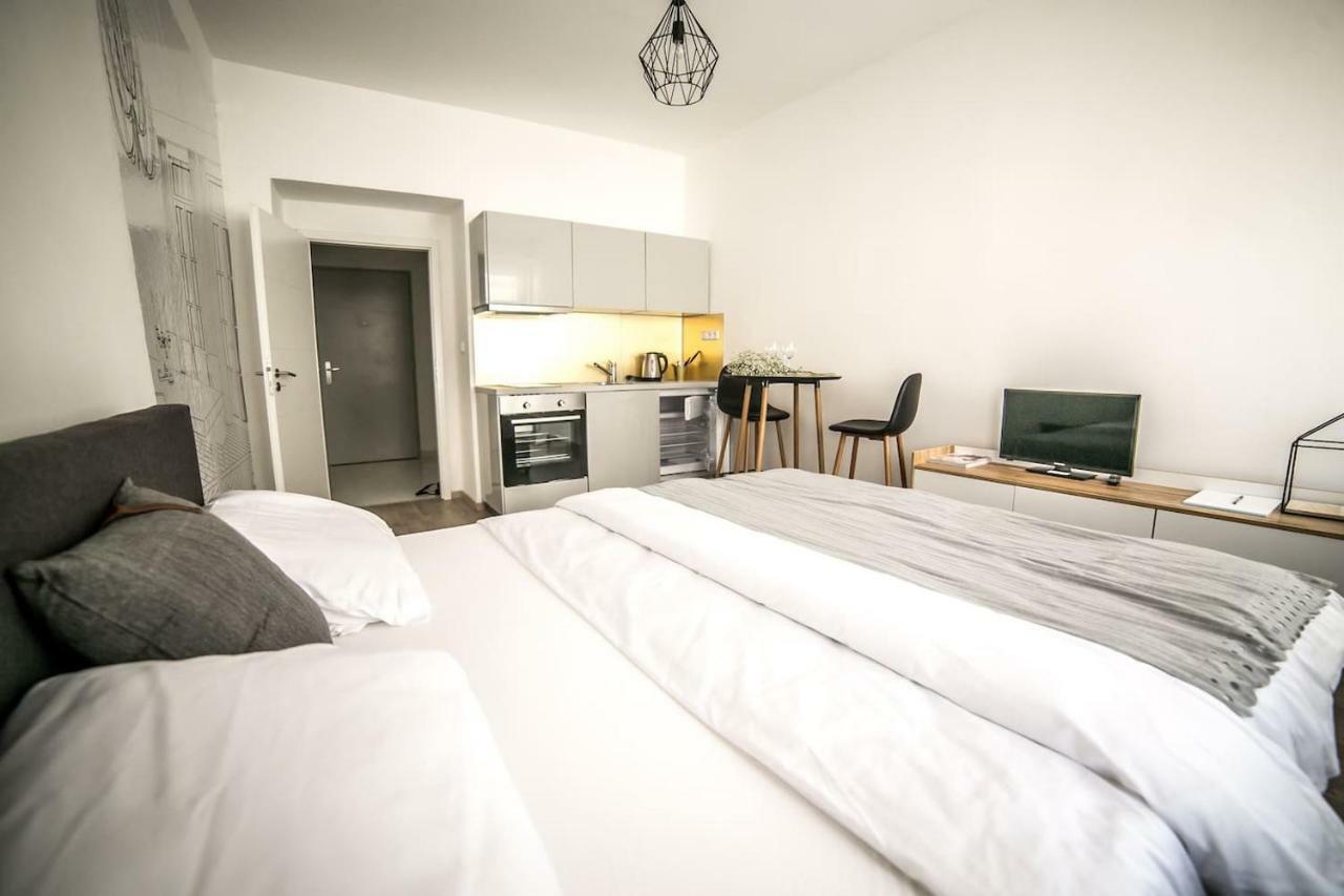 Prague Friendly Apartments In プラハ エクステリア 写真